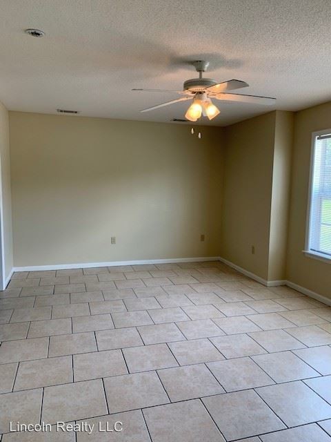 Building Photo - 1700 Almond Tree Pl