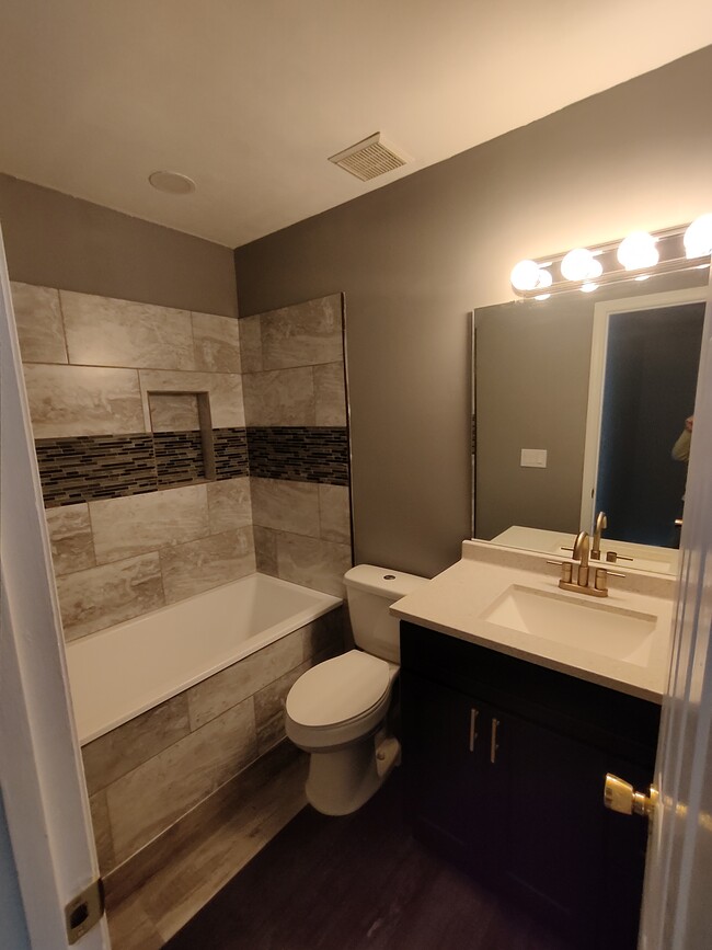 Building Photo - 7828 Littleman Ln