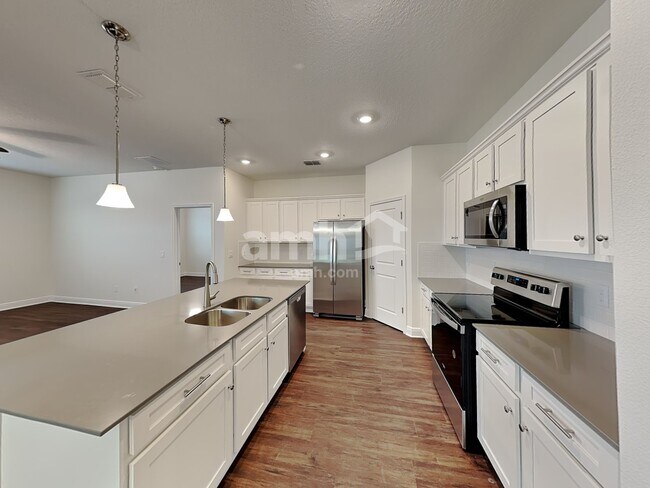 Building Photo - 864 Heavenly Drive