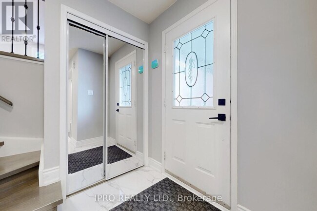 Photo du bâtiment - 6521 Warbler Ln