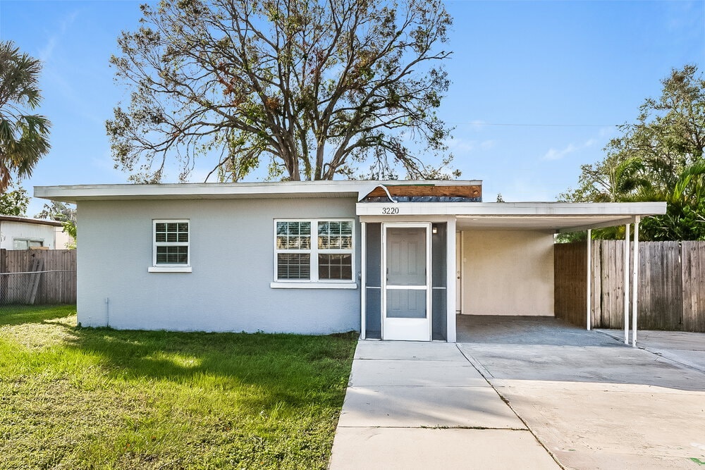 Foto principal - 3220 Lexington St