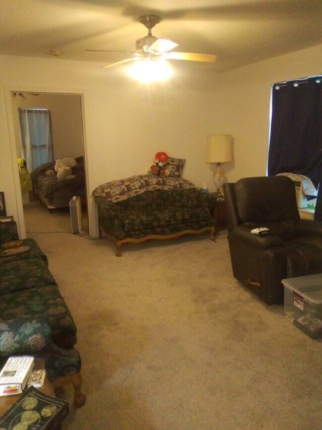 Sala de estar (dormitorio de invitados al fondo) - 1210 Bush St