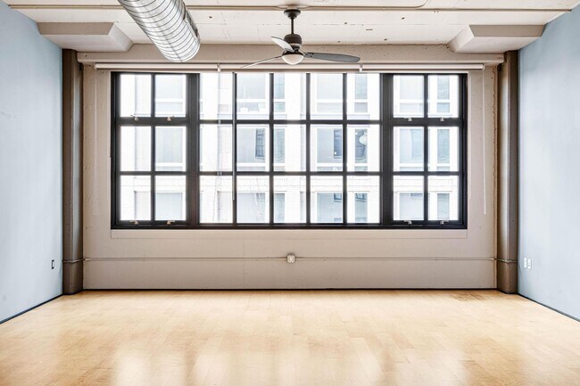 Foto del edificio - Stylish, south-facing 1-bdrm/1-bath loft in the Pearl—Deeded parking & storage