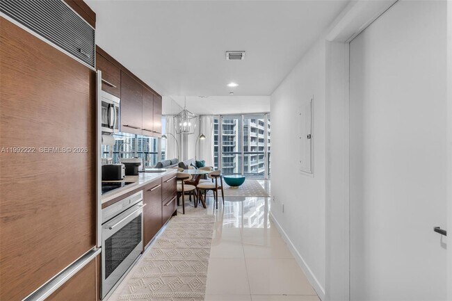 Foto del edificio - 495 Brickell Ave