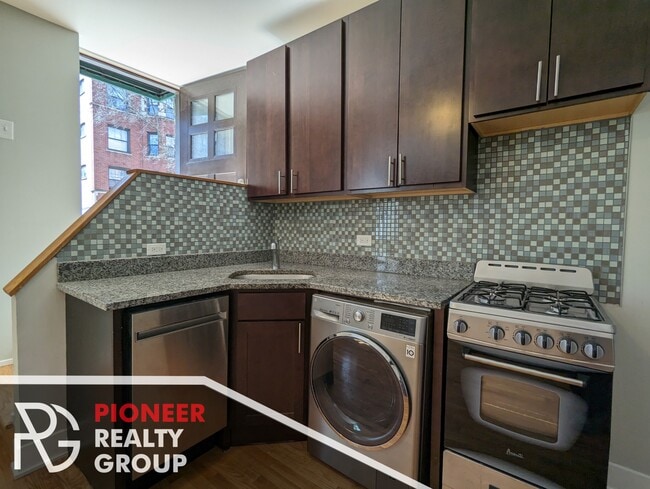 Foto del edificio - 2822 N Mildred Ave