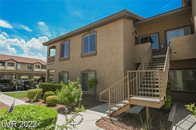Building Photo - 2305 W Horizon Ridge Pkwy