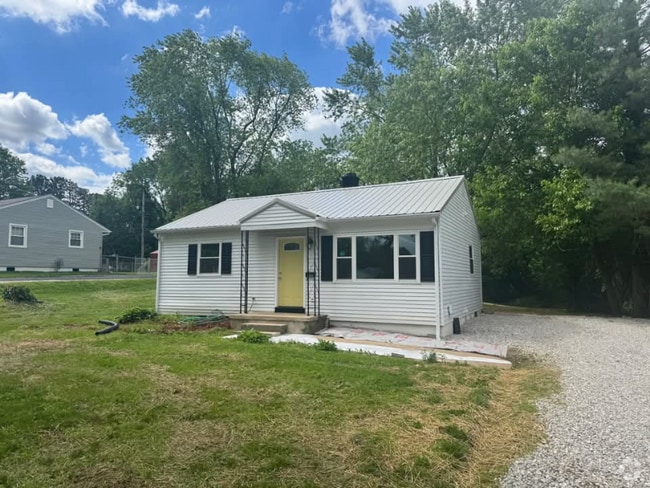 Building Photo - 136 Crestview Dr