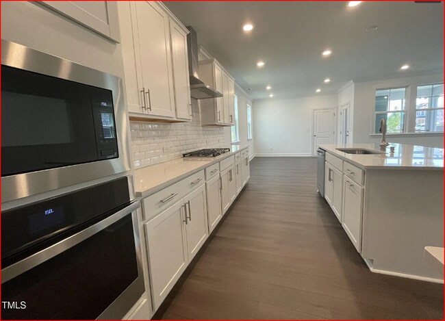 Foto del edificio - Room in House on Goldfinch Perch Ln