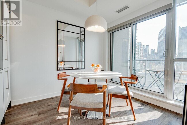 Photo du bâtiment - 199 Richmond St W