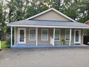 Building Photo - 2148 Zoo Pkwy