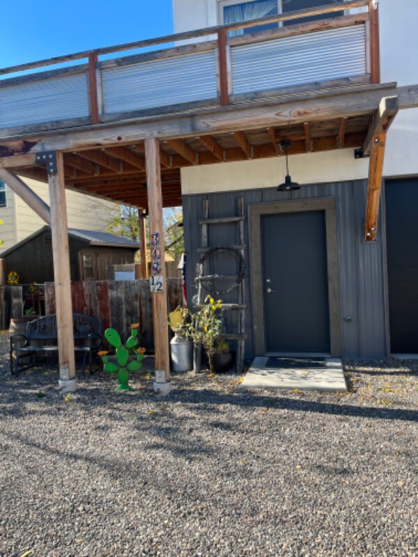 Foto del edificio - 123 1/2 S E St