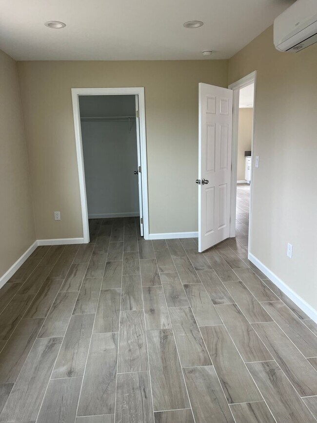 Foto del edificio - 5352 Warren St