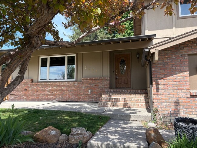 Building Photo - Spacious Pet-Friendly West End Home Near the Rims!