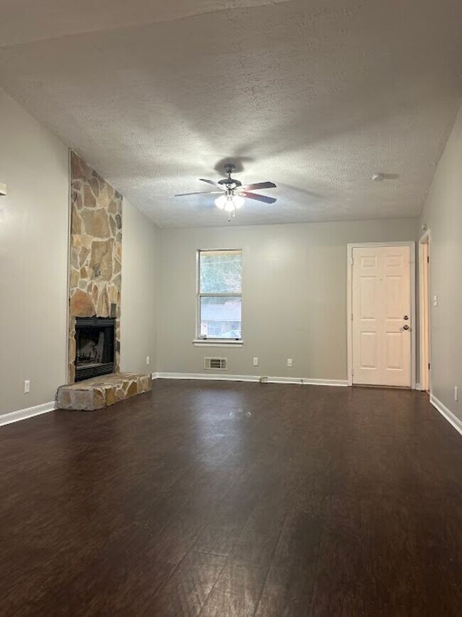Foto del edificio - 3 bed 2 bath in Decatur!