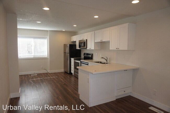 Building Photo - 1546 500 E