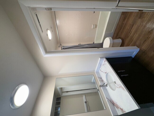 Building Photo - 750 E 1350 S