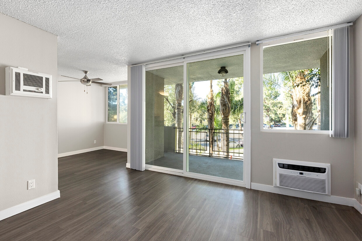 RESIDENCES AT WOODLAKE Apartments in Los Angeles, CA Westside Rentals