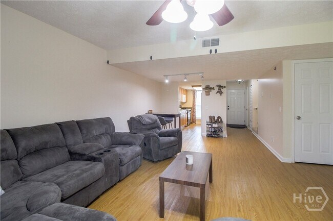Foto del edificio - 34 Knollwood Cir