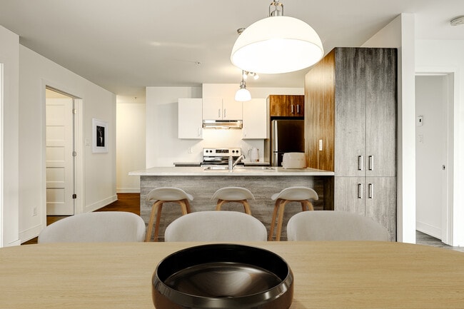 Building Photo - 2540 Rue Maurice-Savoie