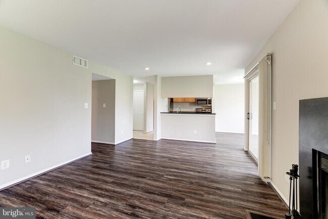Building Photo - 1719 Ascot Way