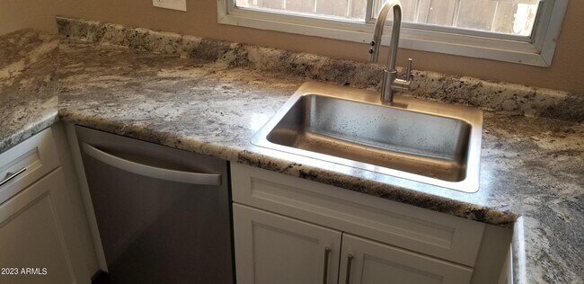 Foto del edificio - 6941 E Osborn Rd