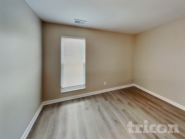 Building Photo - 622 Meadowview Dr