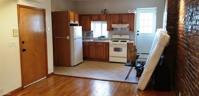 Foto del edificio - 2 br, 1 bath  - 696 5th Ave