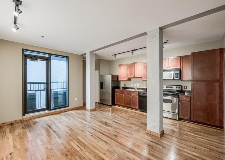 Photo - 917 Main St-5224