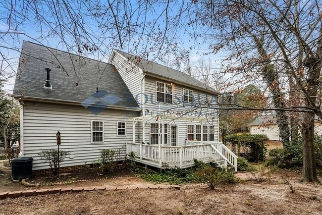 Foto del edificio - Spacious 4-Bed/2.5-Bath Home with Private Yard, Bonus Room and Back Deck, Convenient to Wake Fore...