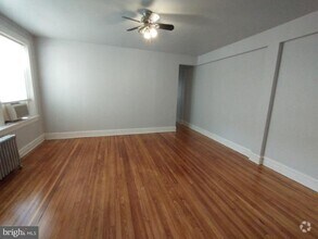 Building Photo - 307 Dolphin St