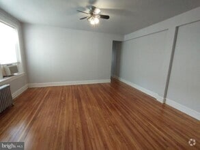 Building Photo - 307 Dolphin St