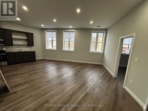 Building Photo - 24 Albert St