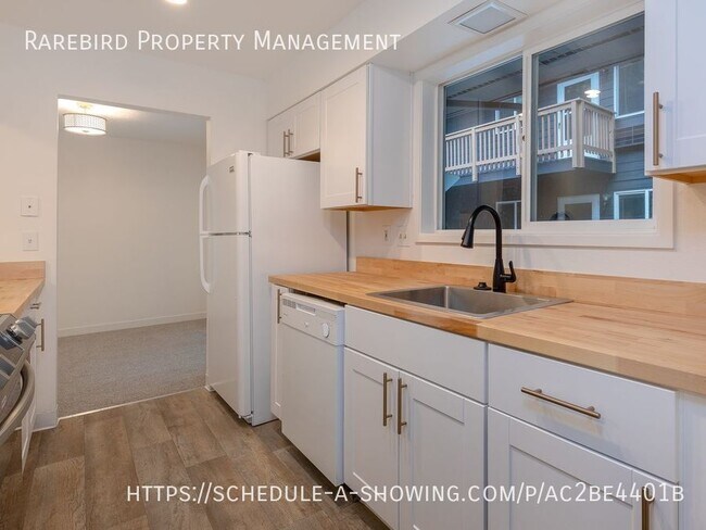 Building Photo - 3 bedroom, 2 bath now available in SW Port...