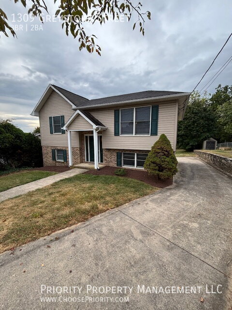 Building Photo - 1309 Greystone St