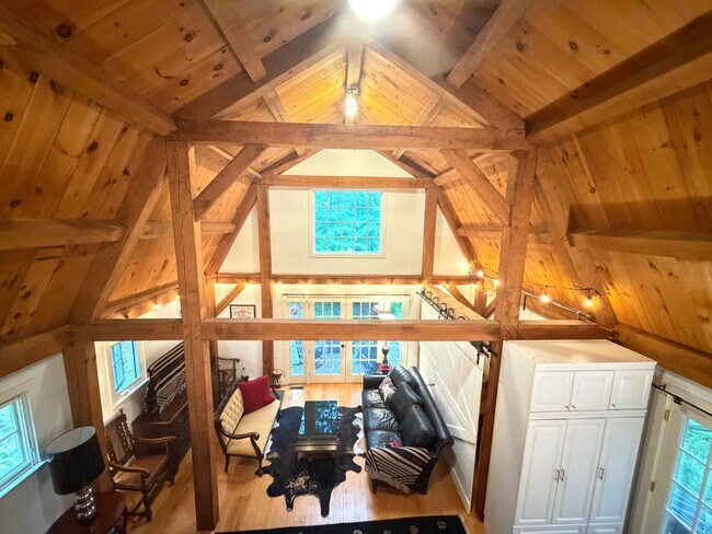 Foto del edificio - 300 Chestnut Hill Rd