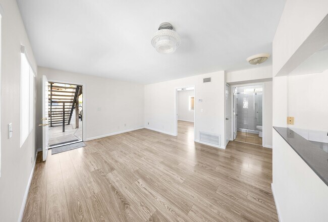 Foto del edificio - 10225 Fernglen Ave