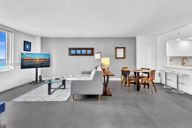 Building Photo - 2301 Collins 1543