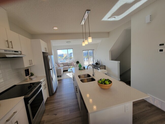 Photo du bâtiment - 2786 Maple Way NW