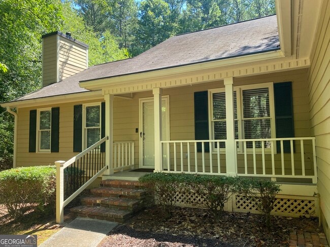 Building Photo - 400 Cedar Ln