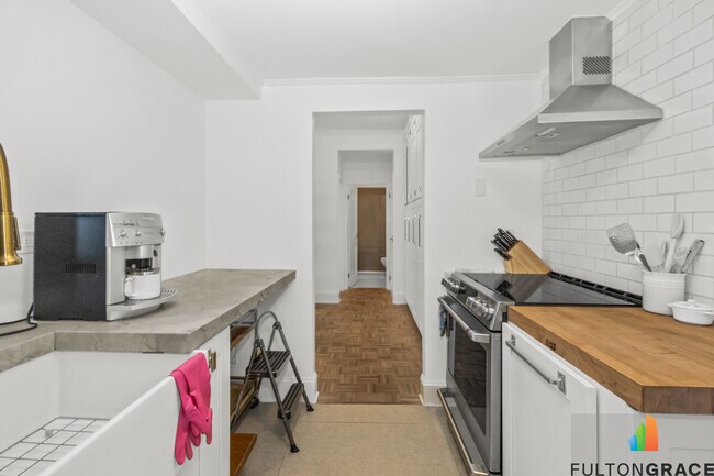 Foto del edificio - 2100 N Lincoln Park W