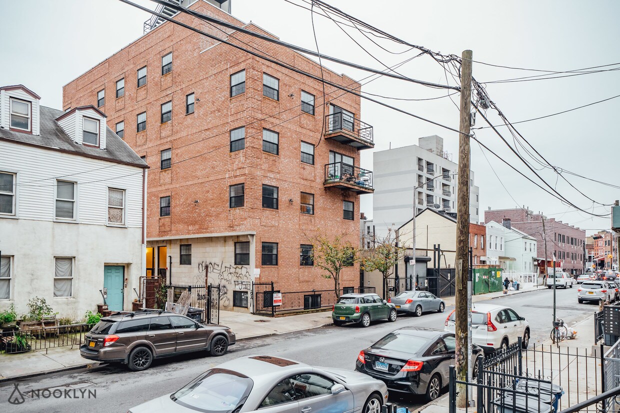 Primary Photo - 44 Troutman St