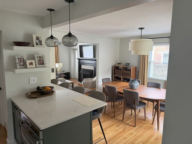 Building Photo - Charming Colonial in Prime Silver Spring L...