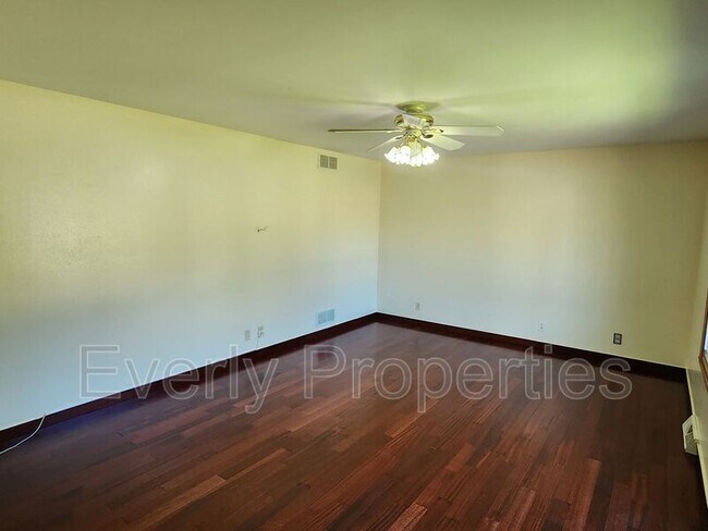 Foto del edificio - 905 Sycamore Ave