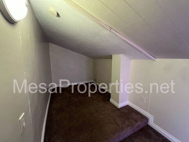 Building Photo - 1439 W 7th St
