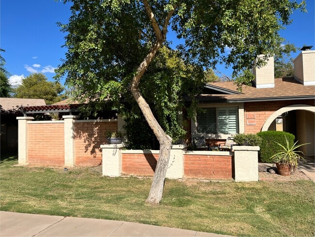 Building Photo - 3325 S Judd St