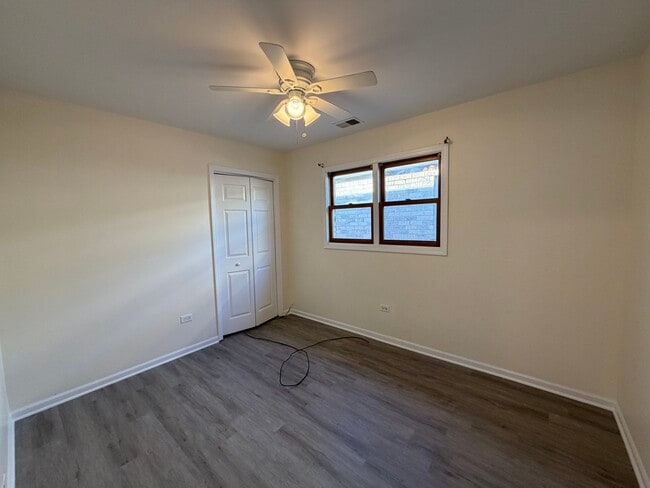 Foto del edificio - 6323 W Fullerton Ave