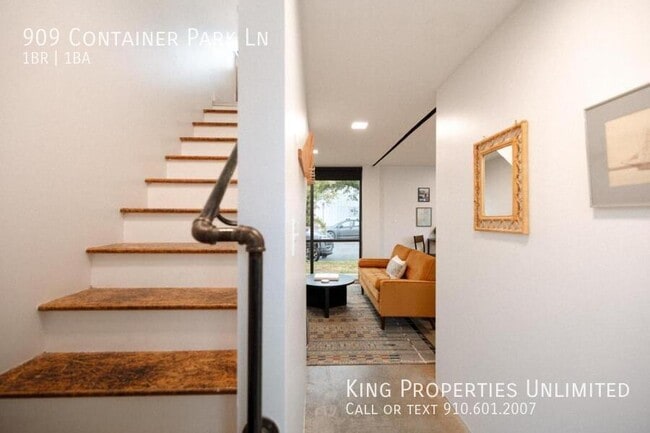Foto del edificio - 909 Container Park Ln