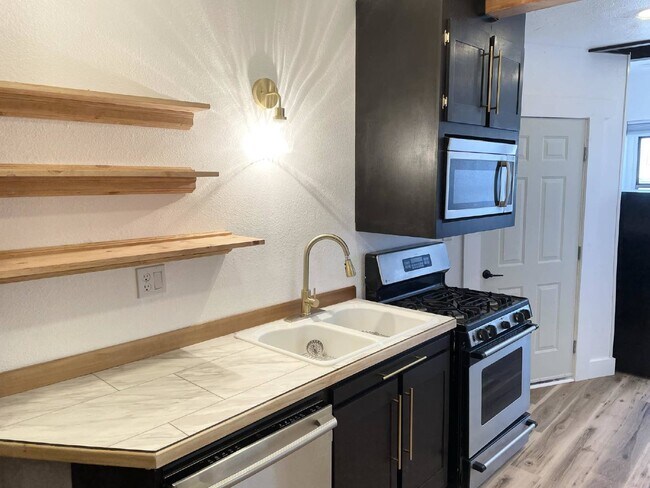 Foto del edificio - 111 16th Ave S