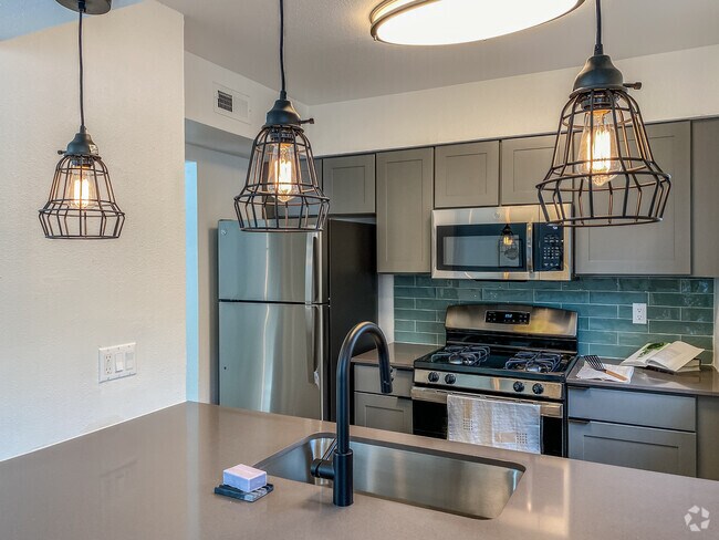 1HAB, 1BA - 810 ft² - Tara Apartments