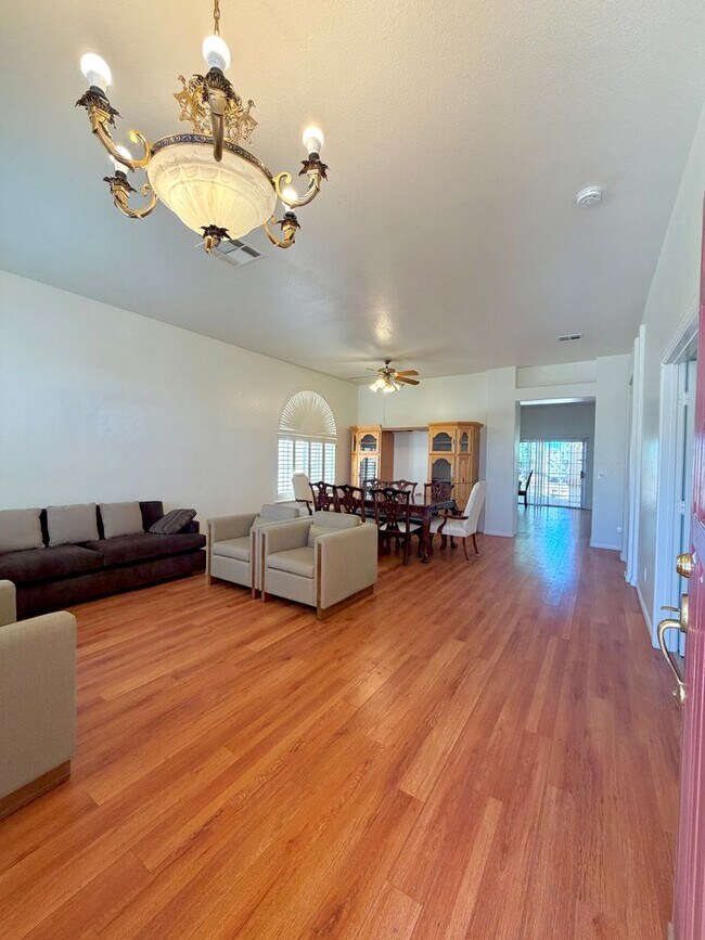 Foto del edificio - 6216 Pride Ln